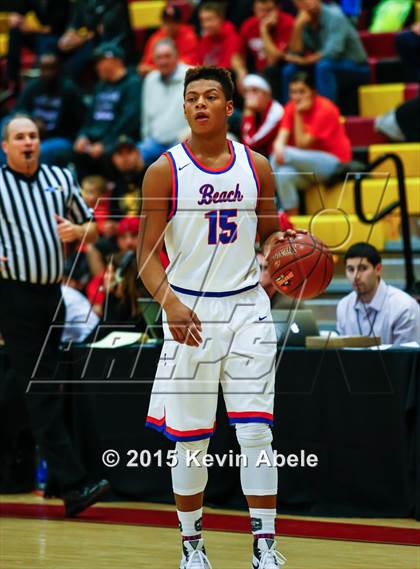 Thumbnail 1 in Simeon vs Rainier Beach (Hoophall West Invitational) photogallery.