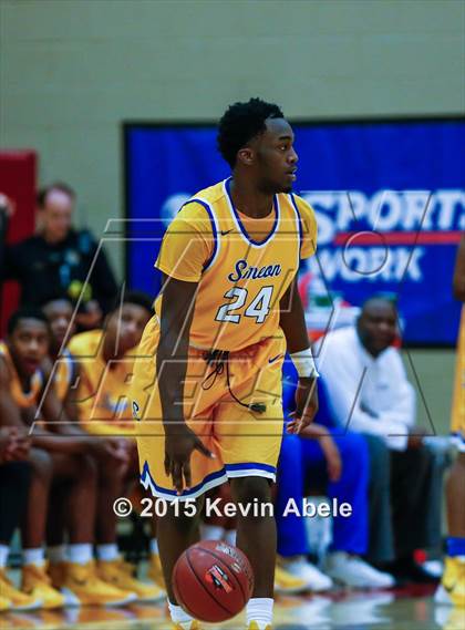 Thumbnail 2 in Simeon vs Rainier Beach (Hoophall West Invitational) photogallery.