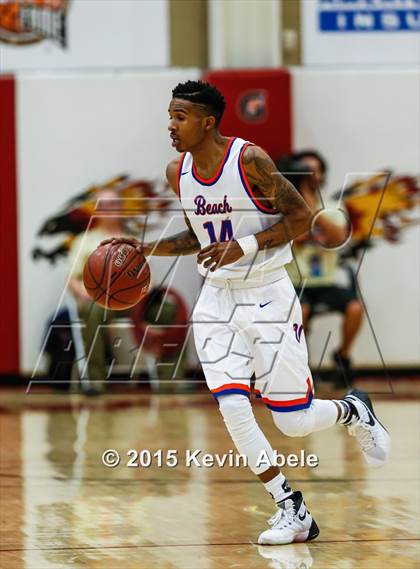 Thumbnail 1 in Simeon vs Rainier Beach (Hoophall West Invitational) photogallery.