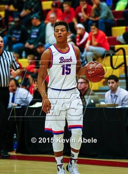 Thumbnail 3 in Simeon vs Rainier Beach (Hoophall West Invitational) photogallery.