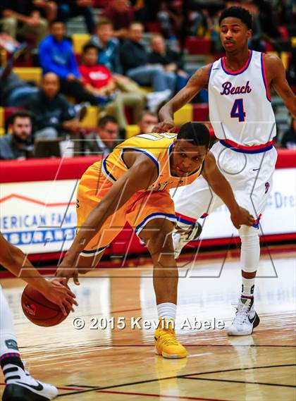 Thumbnail 1 in Simeon vs Rainier Beach (Hoophall West Invitational) photogallery.