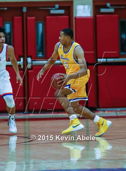 Thumbnail 2 in Simeon vs Rainier Beach (Hoophall West Invitational) photogallery.