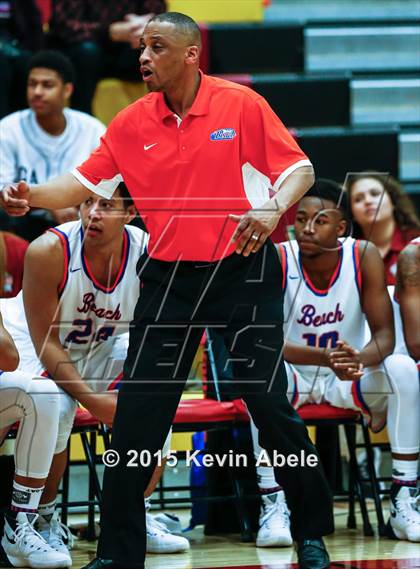 Thumbnail 1 in Simeon vs Rainier Beach (Hoophall West Invitational) photogallery.