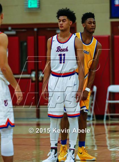 Thumbnail 1 in Simeon vs Rainier Beach (Hoophall West Invitational) photogallery.