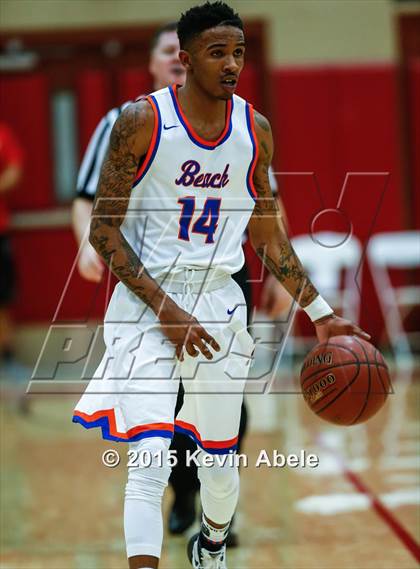 Thumbnail 1 in Simeon vs Rainier Beach (Hoophall West Invitational) photogallery.