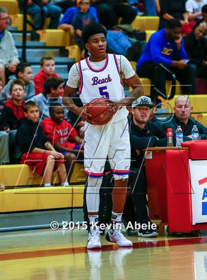 Thumbnail 3 in Simeon vs Rainier Beach (Hoophall West Invitational) photogallery.