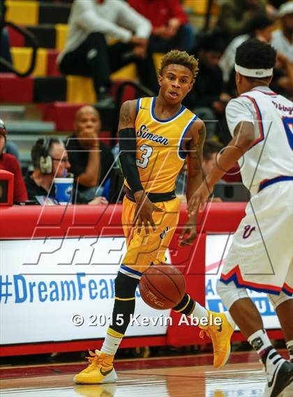 Thumbnail 3 in Simeon vs Rainier Beach (Hoophall West Invitational) photogallery.