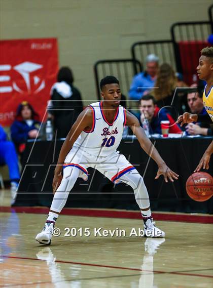 Thumbnail 2 in Simeon vs Rainier Beach (Hoophall West Invitational) photogallery.