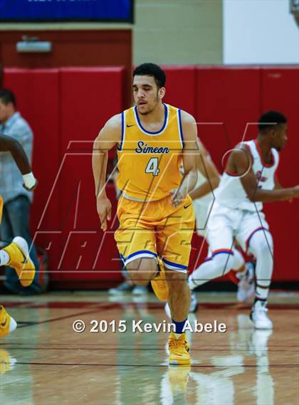 Thumbnail 2 in Simeon vs Rainier Beach (Hoophall West Invitational) photogallery.