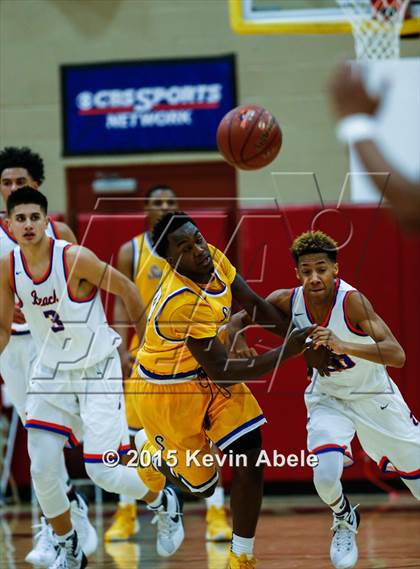 Thumbnail 2 in Simeon vs Rainier Beach (Hoophall West Invitational) photogallery.