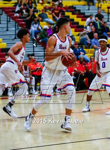 Thumbnail 3 in Simeon vs Rainier Beach (Hoophall West Invitational) photogallery.