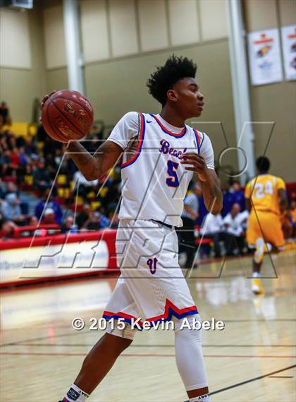 Thumbnail 3 in Simeon vs Rainier Beach (Hoophall West Invitational) photogallery.