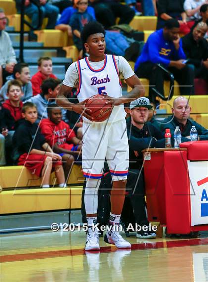Thumbnail 1 in Simeon vs Rainier Beach (Hoophall West Invitational) photogallery.