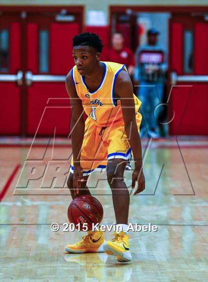 Thumbnail 2 in Simeon vs Rainier Beach (Hoophall West Invitational) photogallery.