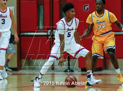 Thumbnail 1 in Simeon vs Rainier Beach (Hoophall West Invitational) photogallery.