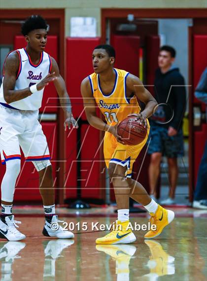 Thumbnail 2 in Simeon vs Rainier Beach (Hoophall West Invitational) photogallery.
