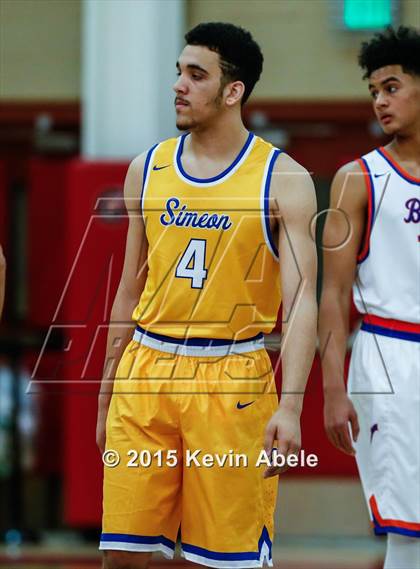 Thumbnail 2 in Simeon vs Rainier Beach (Hoophall West Invitational) photogallery.