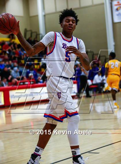 Thumbnail 2 in Simeon vs Rainier Beach (Hoophall West Invitational) photogallery.