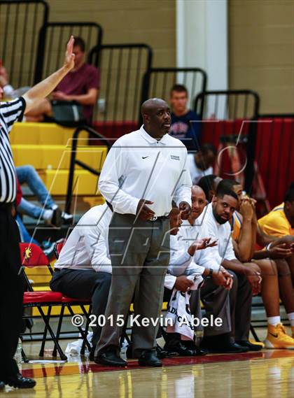 Thumbnail 1 in Simeon vs Rainier Beach (Hoophall West Invitational) photogallery.