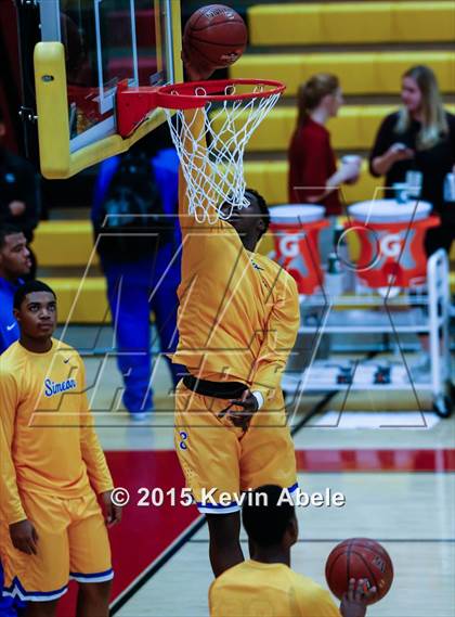 Thumbnail 2 in Simeon vs Rainier Beach (Hoophall West Invitational) photogallery.