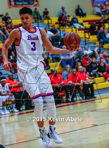 Thumbnail 1 in Simeon vs Rainier Beach (Hoophall West Invitational) photogallery.