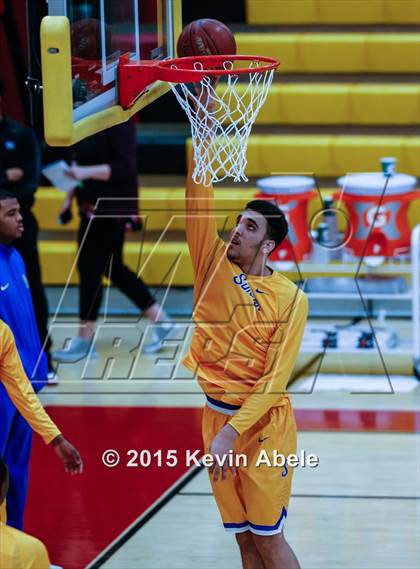 Thumbnail 1 in Simeon vs Rainier Beach (Hoophall West Invitational) photogallery.