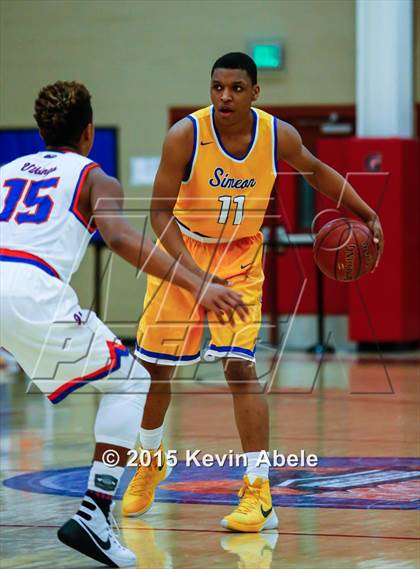 Thumbnail 2 in Simeon vs Rainier Beach (Hoophall West Invitational) photogallery.