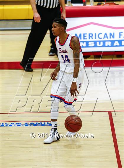 Thumbnail 1 in Simeon vs Rainier Beach (Hoophall West Invitational) photogallery.