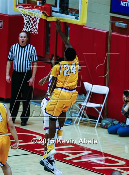 Thumbnail 3 in Simeon vs Rainier Beach (Hoophall West Invitational) photogallery.