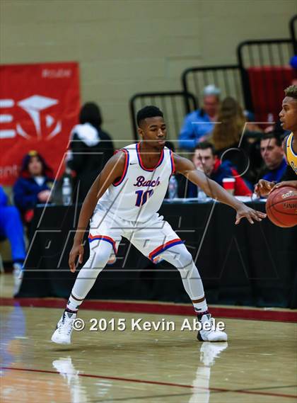 Thumbnail 1 in Simeon vs Rainier Beach (Hoophall West Invitational) photogallery.