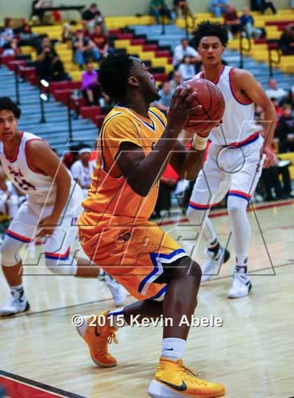 Thumbnail 2 in Simeon vs Rainier Beach (Hoophall West Invitational) photogallery.