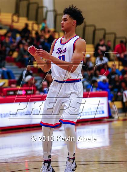 Thumbnail 2 in Simeon vs Rainier Beach (Hoophall West Invitational) photogallery.