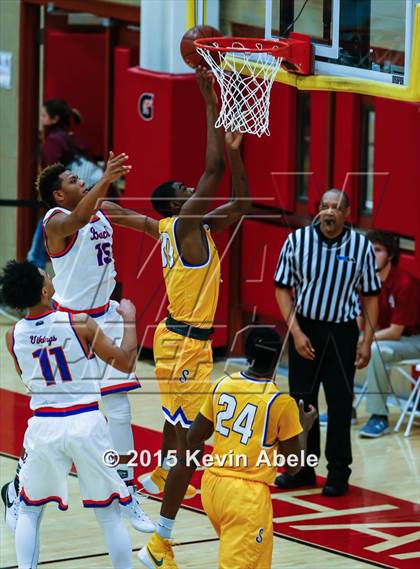 Thumbnail 3 in Simeon vs Rainier Beach (Hoophall West Invitational) photogallery.