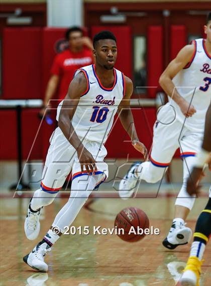Thumbnail 1 in Simeon vs Rainier Beach (Hoophall West Invitational) photogallery.