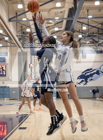 Thumbnail 1 in Muir @ Crescenta Valley photogallery.