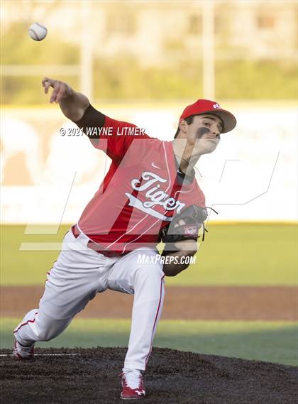Thumbnail 2 in Beechwood vs St. Henry (All A Classic) photogallery.
