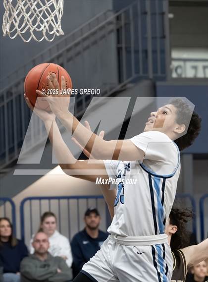 Thumbnail 3 in Central Valley vs Highland (Legends Classic) photogallery.