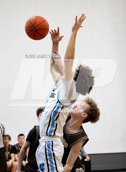 Thumbnail 3 in Central Valley vs Highland (Legends Classic) photogallery.