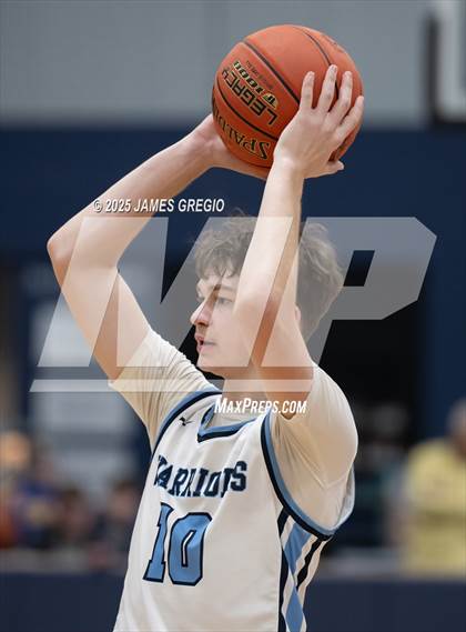 Thumbnail 3 in Central Valley vs Highland (Legends Classic) photogallery.