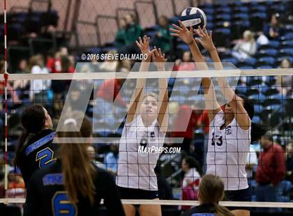Thumbnail 3 in Ursuline Academy vs Vandebilt Catholic (LHSAA Division III Semifinal) photogallery.