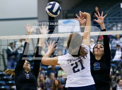 Thumbnail 3 in Ursuline Academy vs Vandebilt Catholic (LHSAA Division III Semifinal) photogallery.