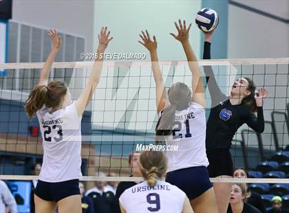 Thumbnail 3 in Ursuline Academy vs Vandebilt Catholic (LHSAA Division III Semifinal) photogallery.