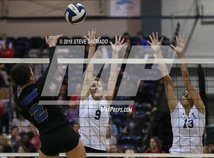 Thumbnail 1 in Ursuline Academy vs Vandebilt Catholic (LHSAA Division III Semifinal) photogallery.