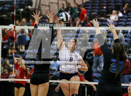 Thumbnail 2 in Ursuline Academy vs Vandebilt Catholic (LHSAA Division III Semifinal) photogallery.