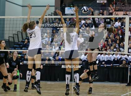 Thumbnail 3 in Ursuline Academy vs Vandebilt Catholic (LHSAA Division III Semifinal) photogallery.