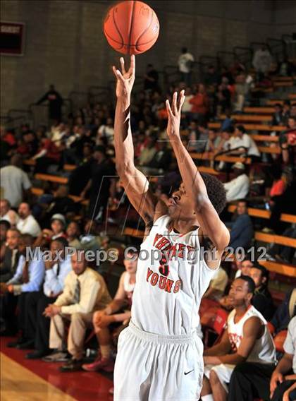Thumbnail 2 in Whitney Young vs. Bishop Gorman (Nike Extravaganza) photogallery.