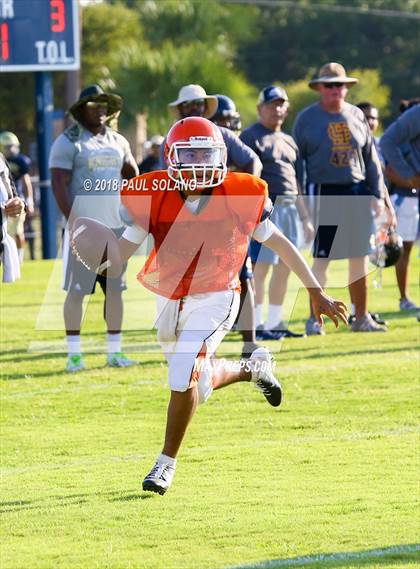 Thumbnail 1 in Holy Cross @ Burbank (Scrimmage) photogallery.
