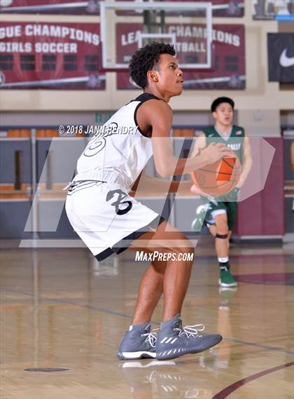 Thumbnail 1 in De La Salle vs. Beverly Hills (Rancho Mirage Holiday Invitational) photogallery.