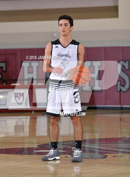 Thumbnail 1 in De La Salle vs. Beverly Hills (Rancho Mirage Holiday Invitational) photogallery.