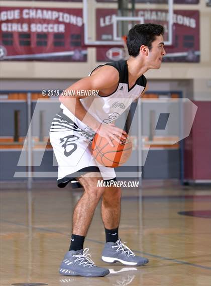 Thumbnail 3 in De La Salle vs. Beverly Hills (Rancho Mirage Holiday Invitational) photogallery.
